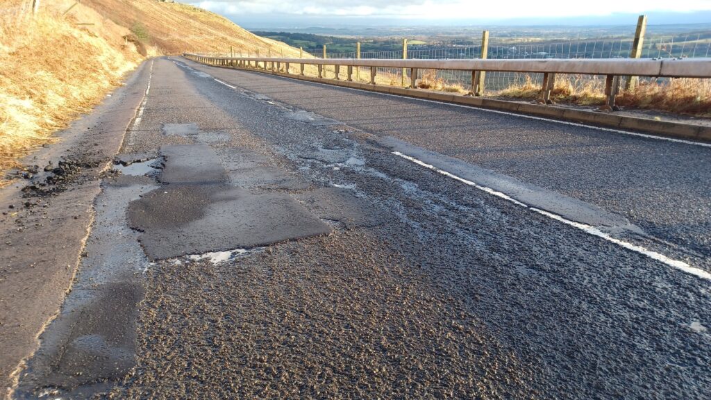 2023 World Championships Glasgow road race potholes (Liam McReanan)