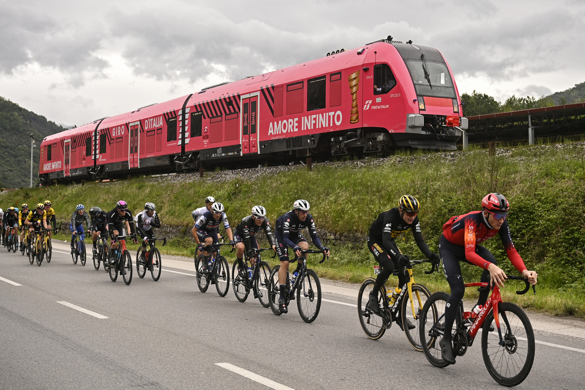 Giro d’Italia train (picture via RCS Sport, LaPresse)