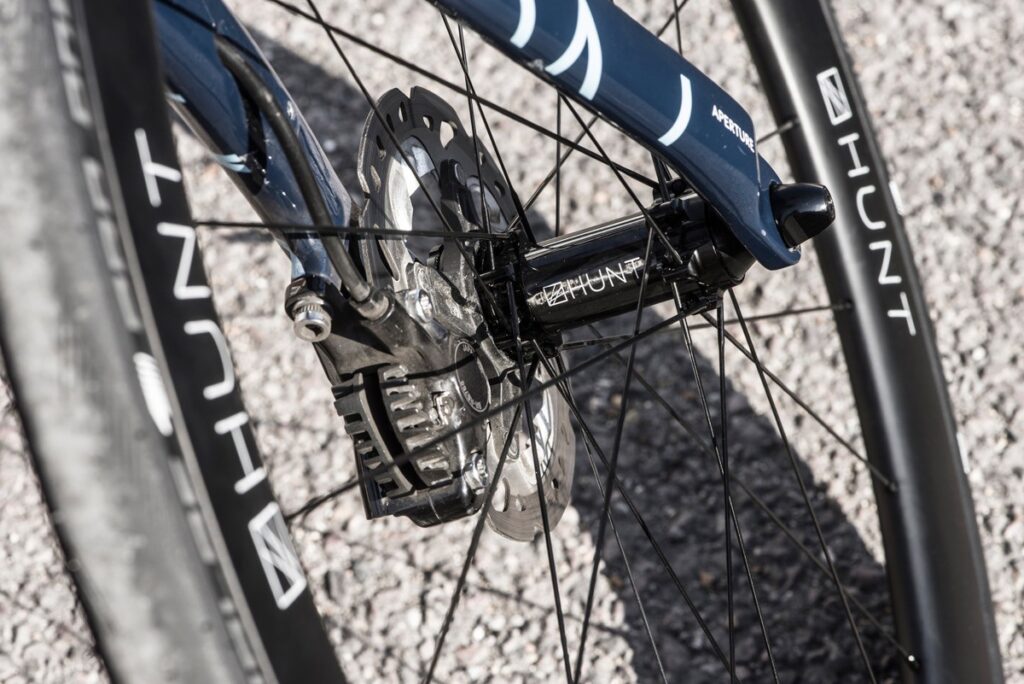 HUNT-50-CARBON-AERO-DISC-(19).jpg