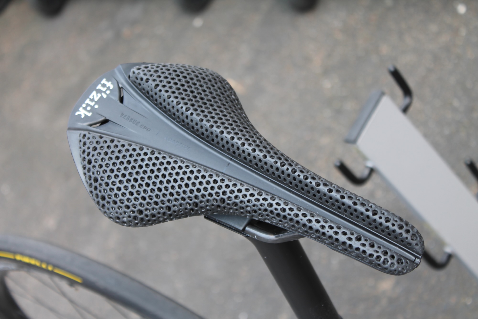 2023 Dauphine Ben O&rsquo;Connor Fizik Versus Evo 3D road bike saddle &ndash; 1