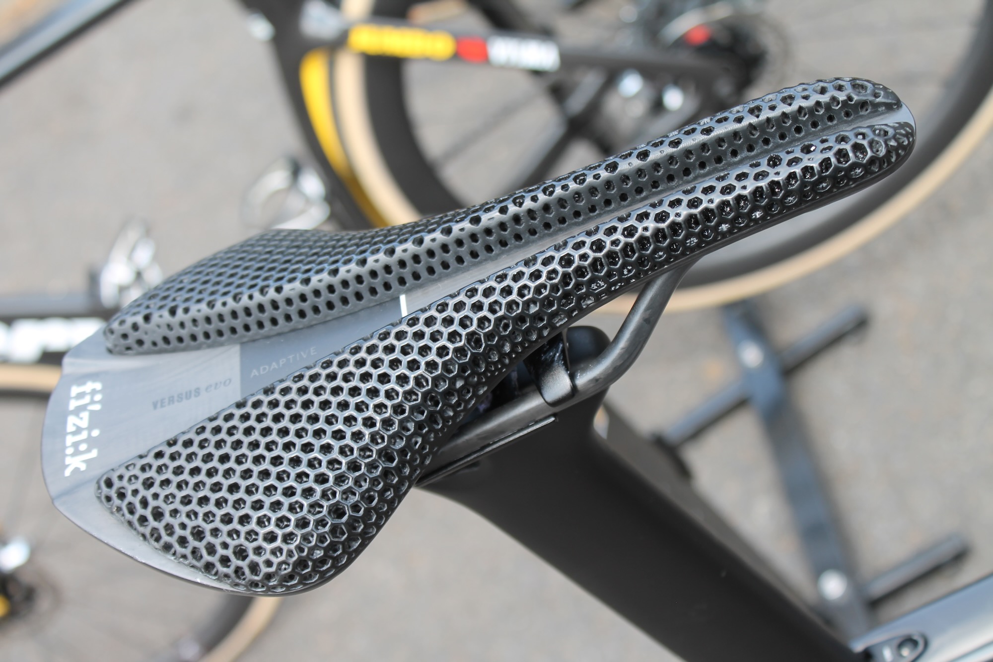 2023 Dauphine Valter Fizik Versus Evo Adaptive 3D road bike saddle