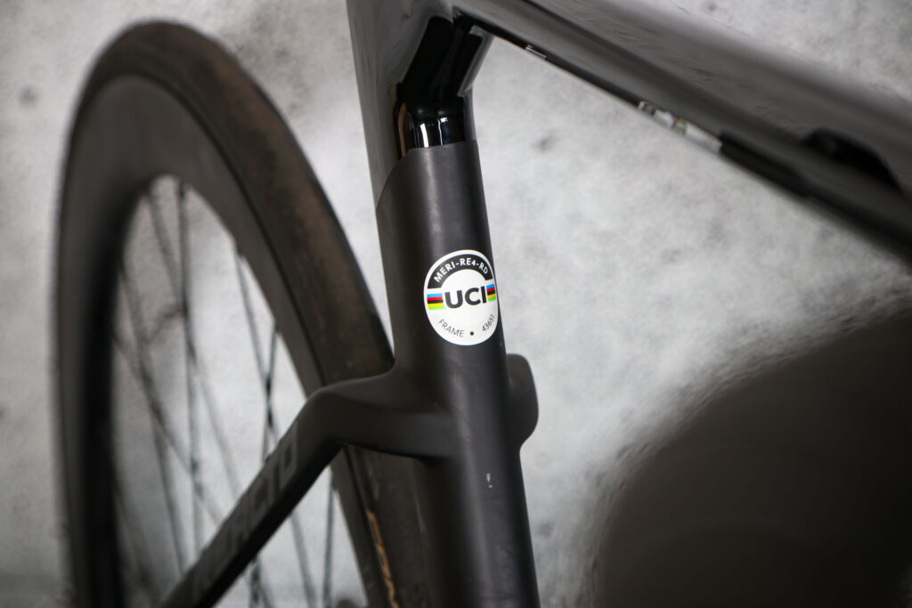 2023 Merida Reacto 7000 – UCI badge.jpg