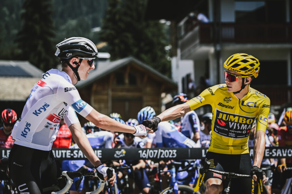 Tadej Pogačar and Jonas Vingegaard before stage 15, 2023 Tour de France (A.S.O./Pauline Ballet)