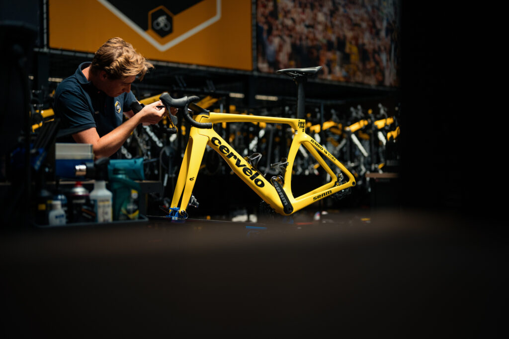 2023 Jonas Vingegaard Tour de France Yellow cervelo S5 workshop