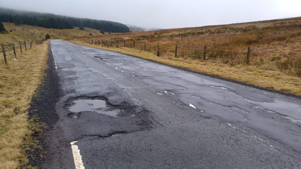2023 World Championships Glasgow road race potholes (Liam McReanan)