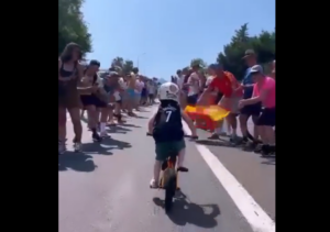 Romain Bardet’s son on the Puy de Dôme (Romain Bardet, Instagram)
