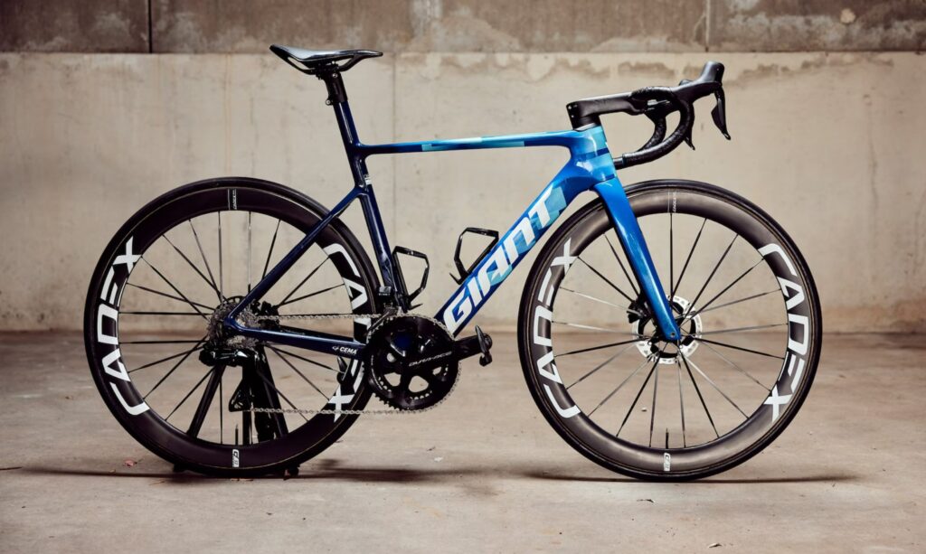 2023 giant propel jayco alula team