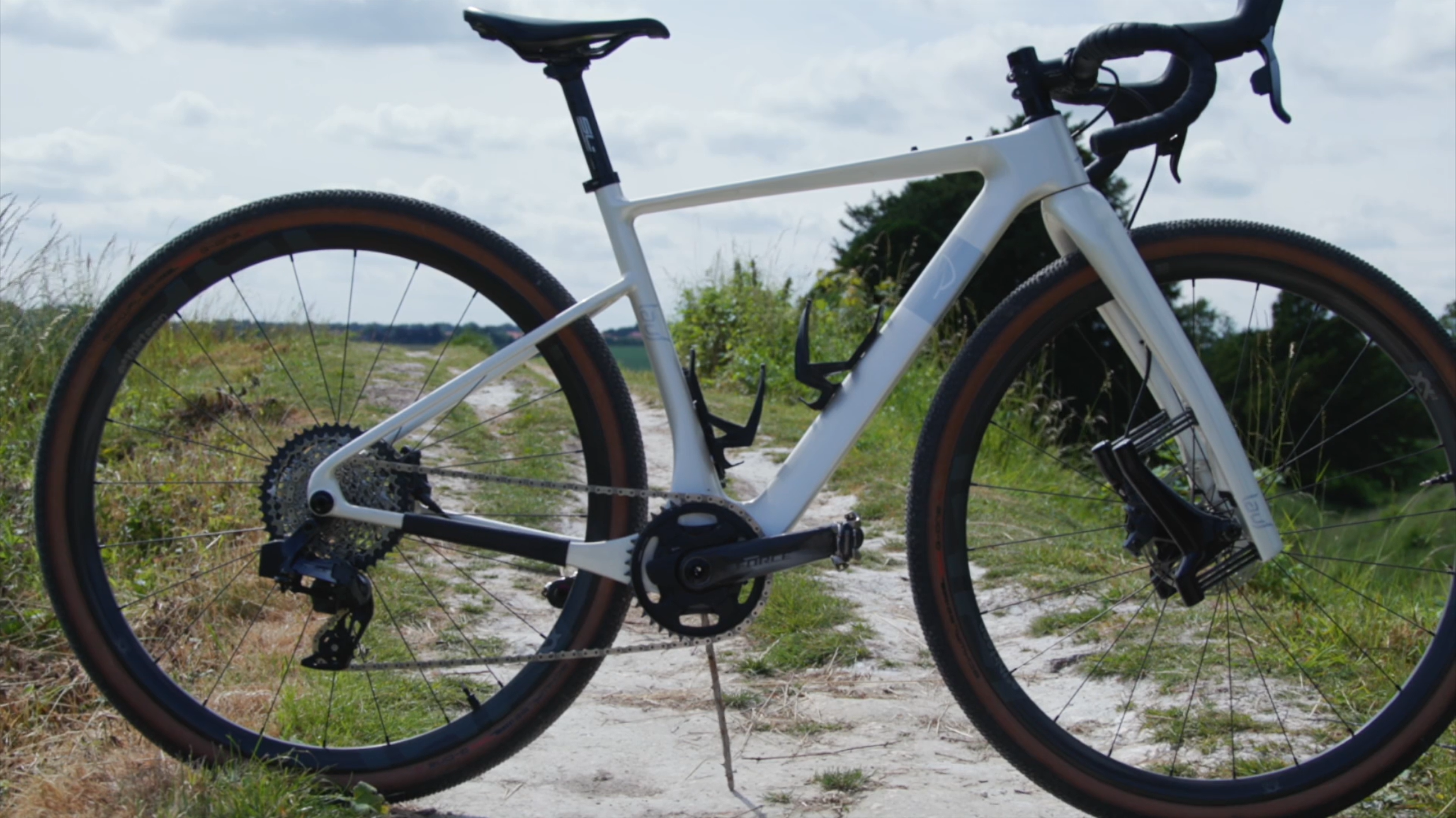 2023 Lauf Seigla Suvi side shot gravel bike