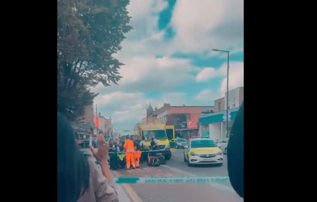 Deliveroo cyclist stabbed (Twitter)