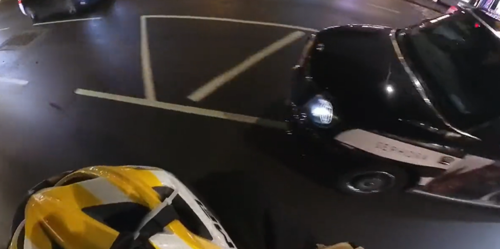 Black cab close pass, Kensington (Twitter, Jeremy Vine)