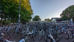 Cycle parking (Oxford station) (2) © Simon MacMichael.jpg
