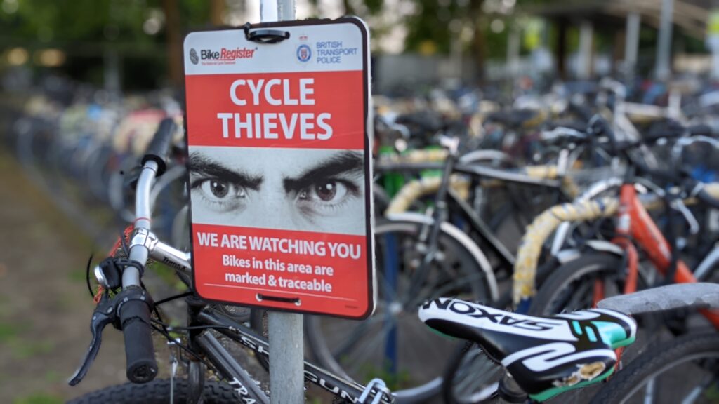 Cycling signs: Cycle theft sign – ‘cycle thieves’ (copyright Simon MacMichael) (4)