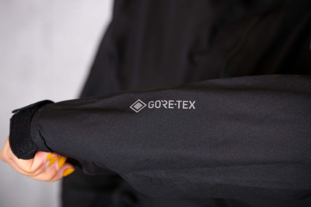 2022 Gore Endure Jacket Womens – Gore-Tex logo.jpg