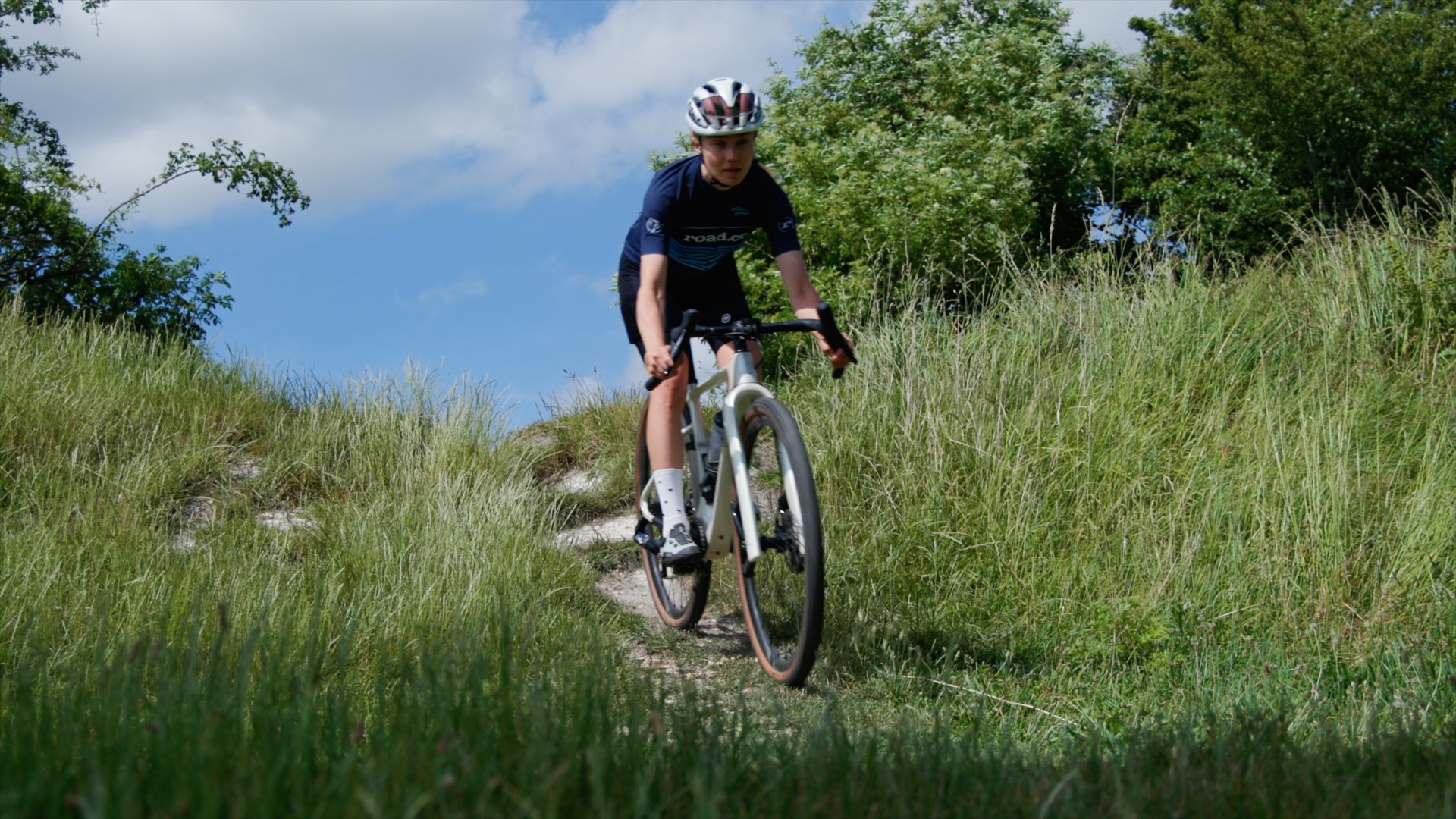 2023 Lauf seigla road.cc kit riding shot suvi gravel descent