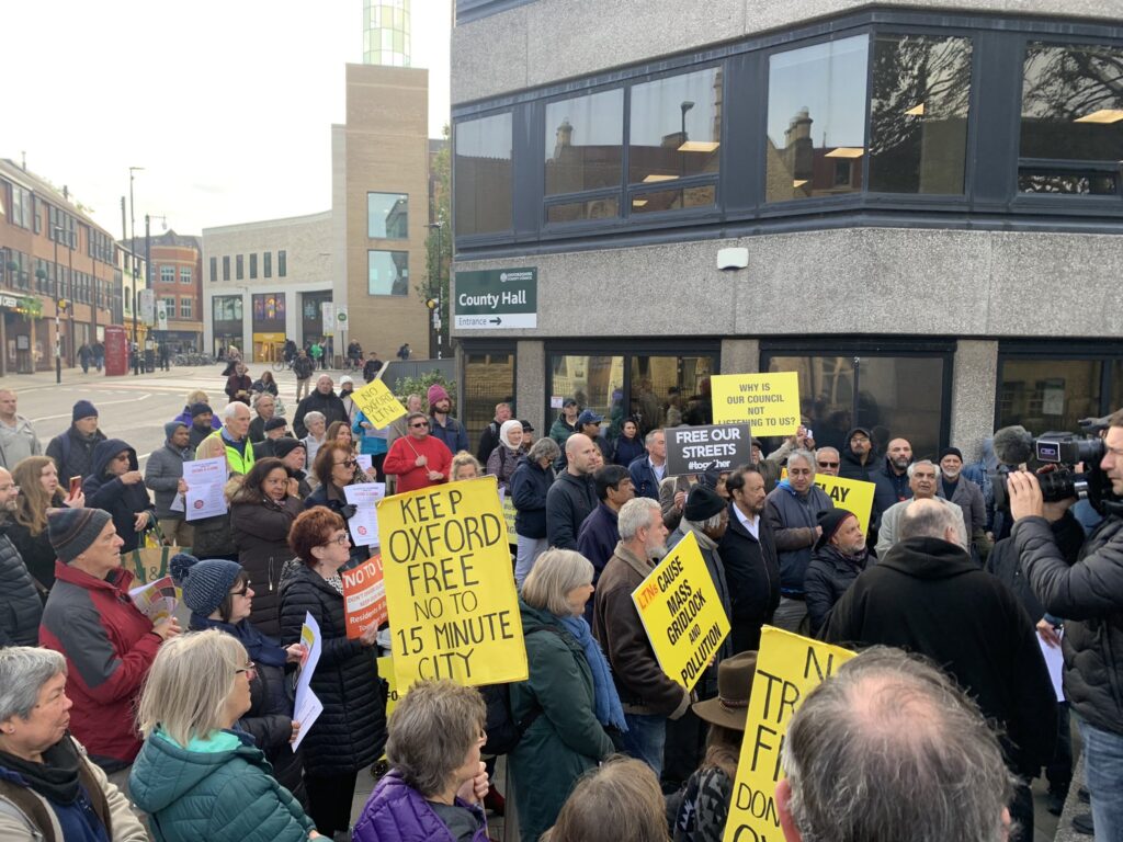 LTN protest outside County Hall, Oxford