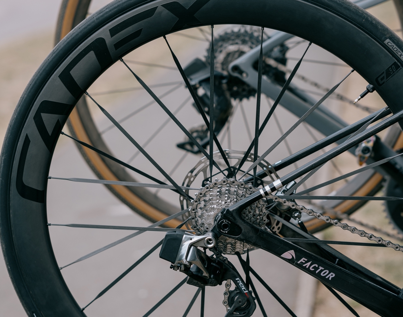 Cadex 50 Ultra tubeless wheel spokes carbon
