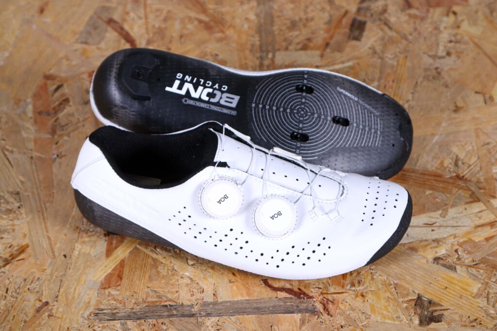white Bont Vaypor 2023 shoes on wooden background