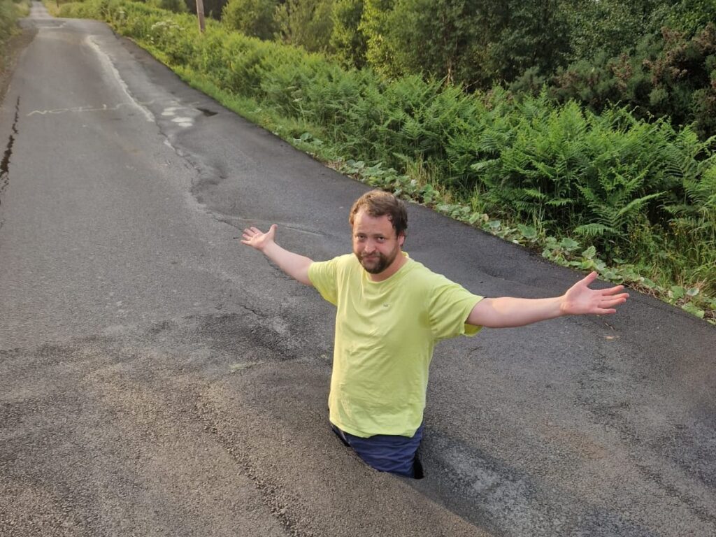 Pothole (Malachy Quinn/Twitter)