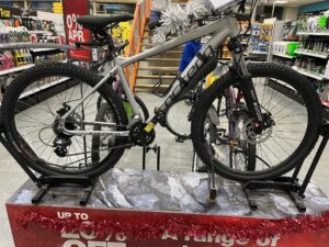 Halfords display bike set-up ridiculed by cyclists