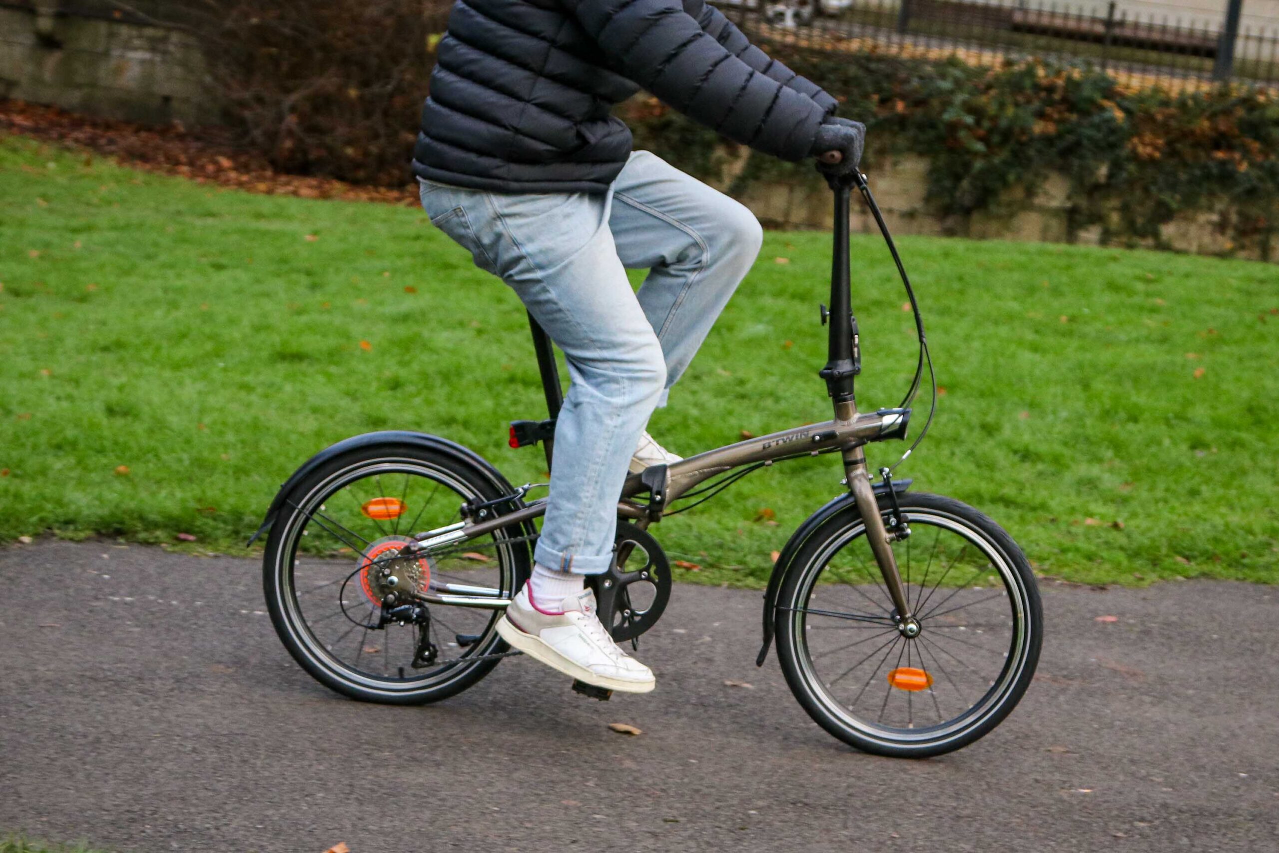 2022 BTwin Tilt 900 folding bike &ndash; riding 3