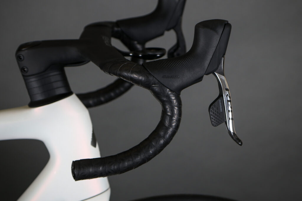 2023 Specialized S-Works Tarmac SL8 – SRAM Red eTap AXS – drop bar and lever.jpg