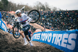 Mathieu van der Poel on his way to winning round 12 of the 2023/24 UCI Cyclocross World Cup in Zonhoven (Alex Whitehead/SWpix.com)