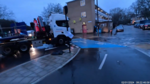 Cycle lane incident (@n00dles71/Twitter)