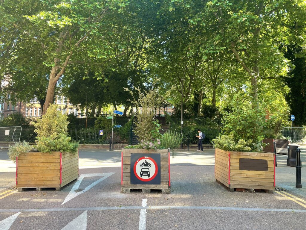 Arnold Circus LTN (via Bob From Accounts on Twitter)