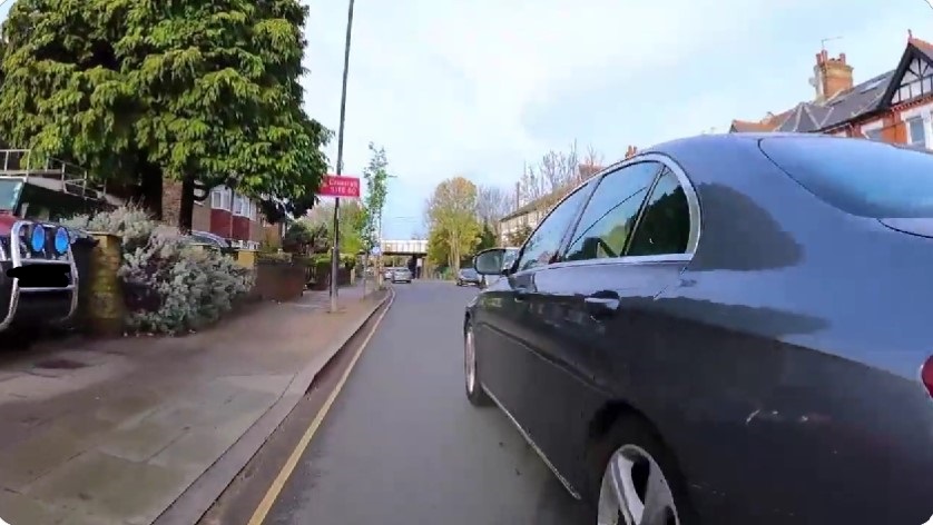 near miss of the day 837 close pass mercedes driver – screenshot via Das_Pig on Twitter