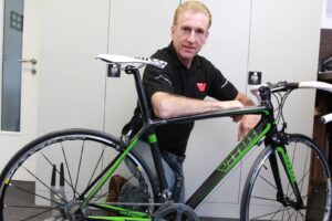 Vitus Sean Kelly special edition – Sean with his bike