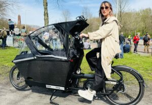Anna Holligan cargo bike (Twitter)