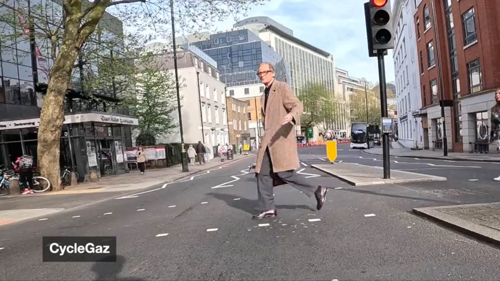 Bill Nighy thanks cyclist for stopping at red traffic light (CycleGaz)
