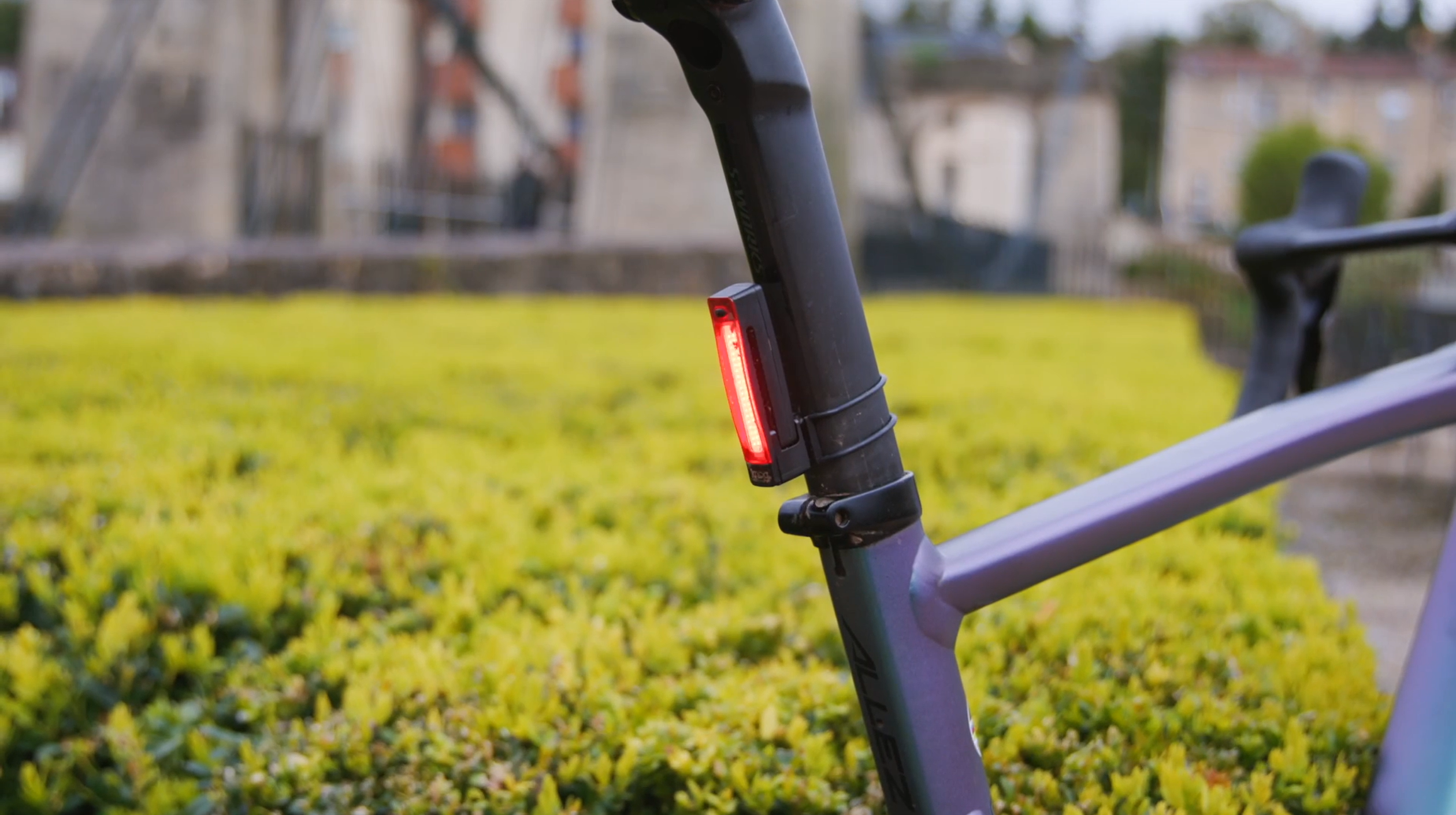 2024 rear light turned on knog aero seatpost