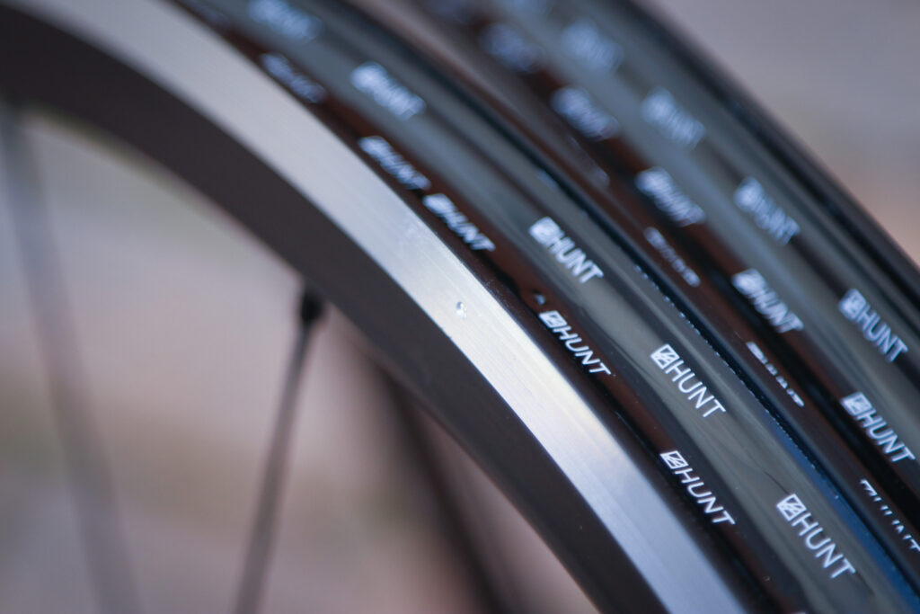 2022 Hunt Race Aero Wide wheelset &ndash; rim wear indicator.jpg