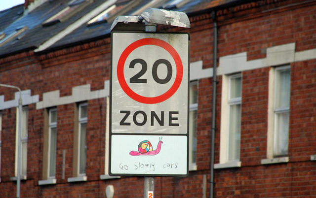 20mph sign (Albert Bridge / CC BY-SA 2.0)