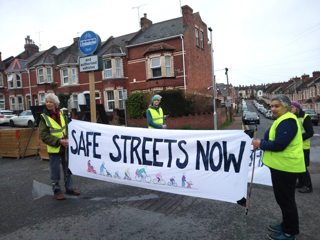Human bollards Exeter (@ExeterCycling/Twitter)