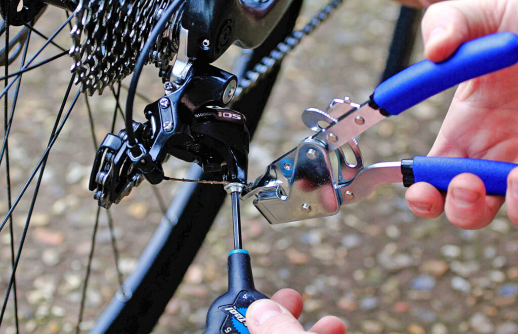 How to adjust an indexed rear derailleur 10
