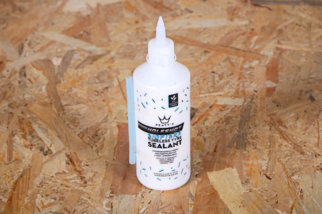 2024 Peatys Holeshot Biofibre Tubeless Tyre Sealant.jpg
