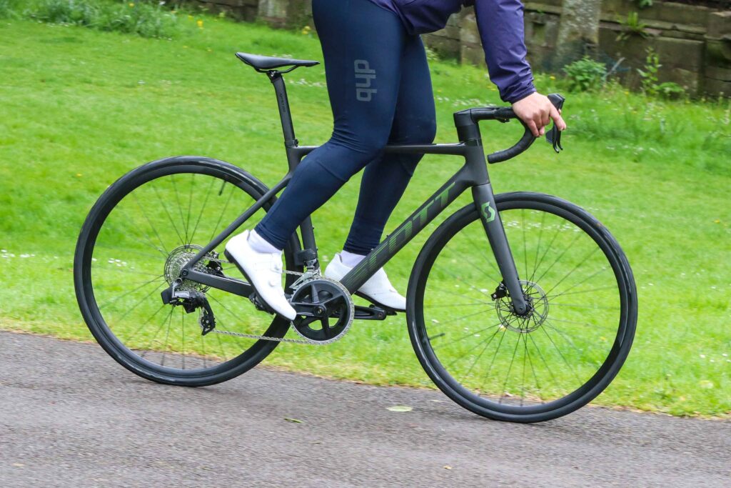 2024 Scott Addict RC 30 – riding 1.jpg