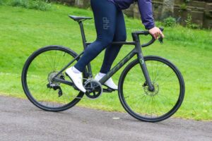 2024 Scott Addict RC 30 – riding 1.jpg