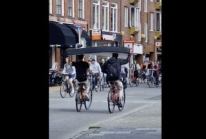 Cyclists carrying mattress on bike (Twitter: @Sikkom050)