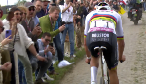 Mathieu van der Poel cap incident at Paris-Roubaix 2024 (Eurosport/Discovery+)