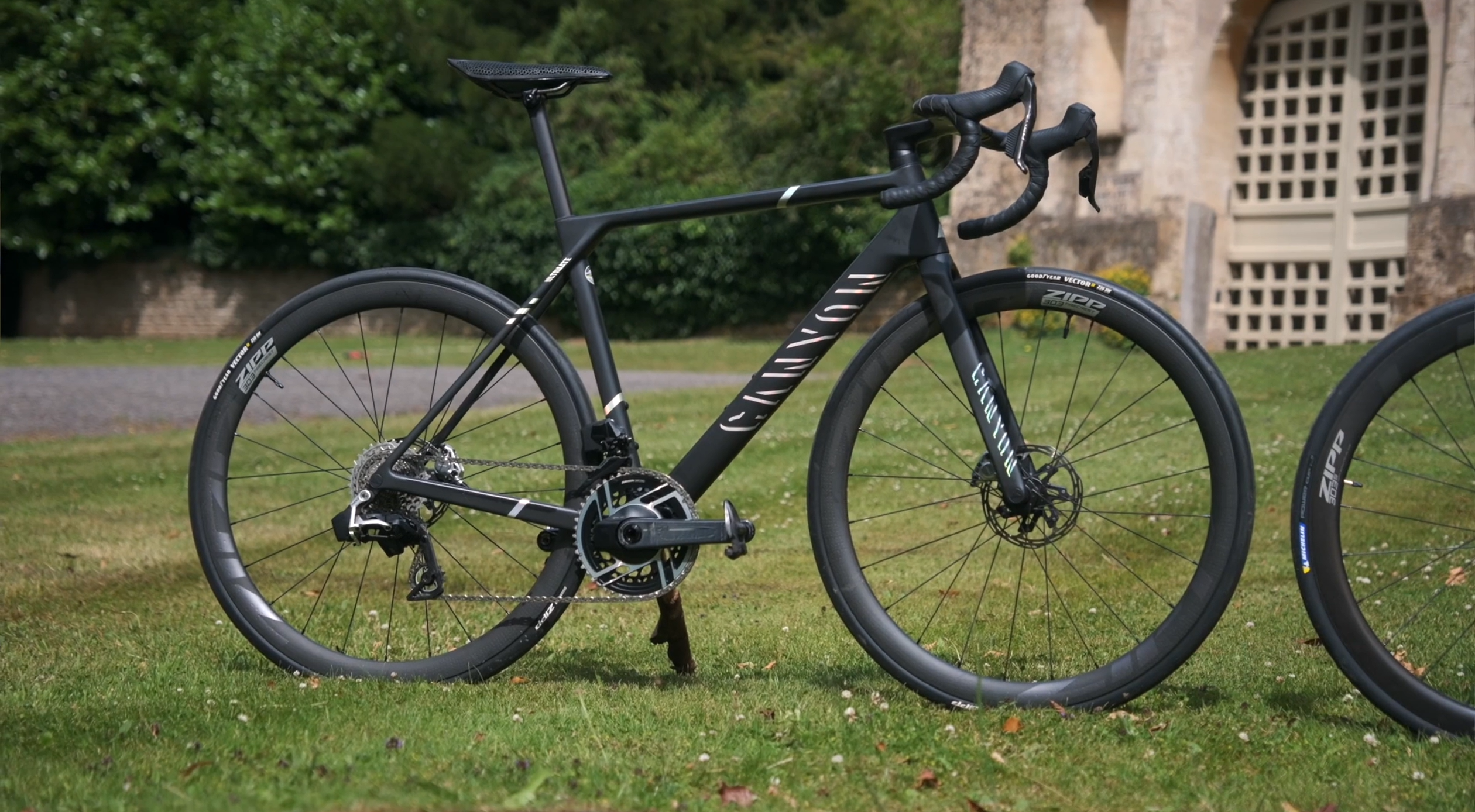 2024 midrange bike vs superbike canyon ultimate cfr