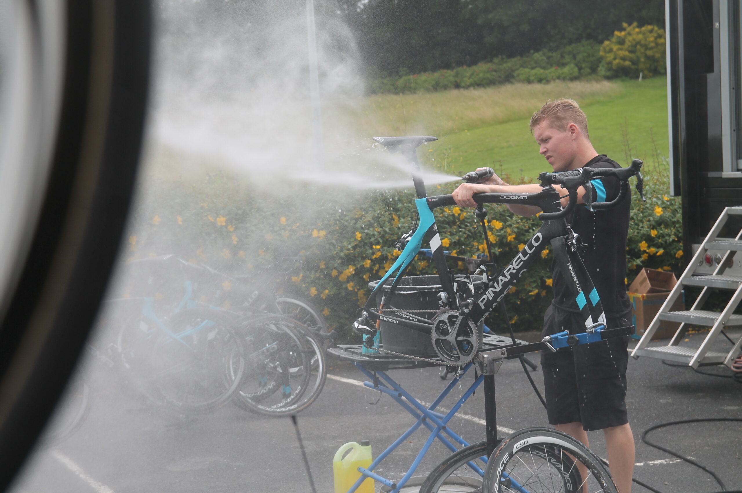 team sky washing bike.JPG