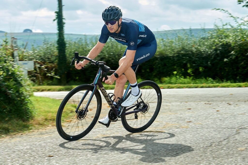 2024 Giant Defy Advanced SL 0 – riding 2.jpg