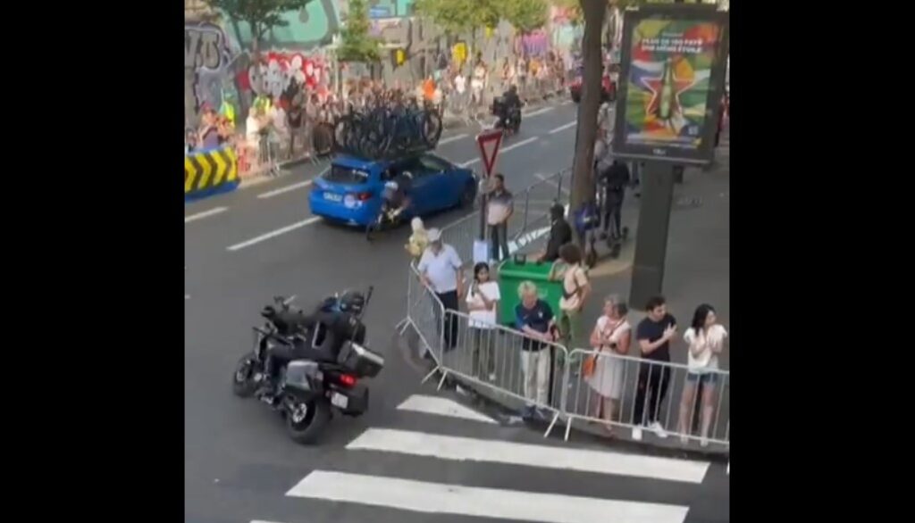 Anna Henderson collides with Shimano neutral service car during 2024 Olympic road race