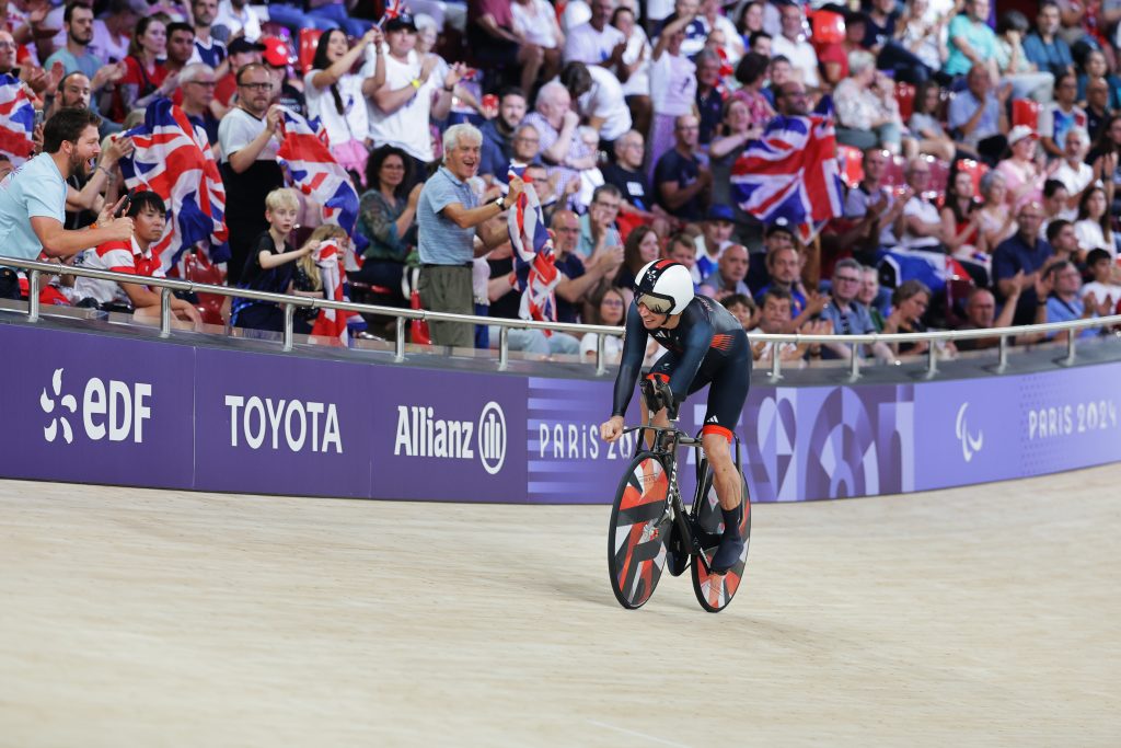 Jaco van Gass wins C3 3,000m individual pursuit gold, 2024 Paris Paralympics (Alex Whitehead/SWpix.com)