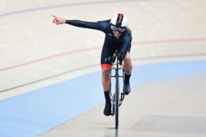 Jaco van Gass wins C3 3,000m individual pursuit gold, 2024 Paris Paralympics