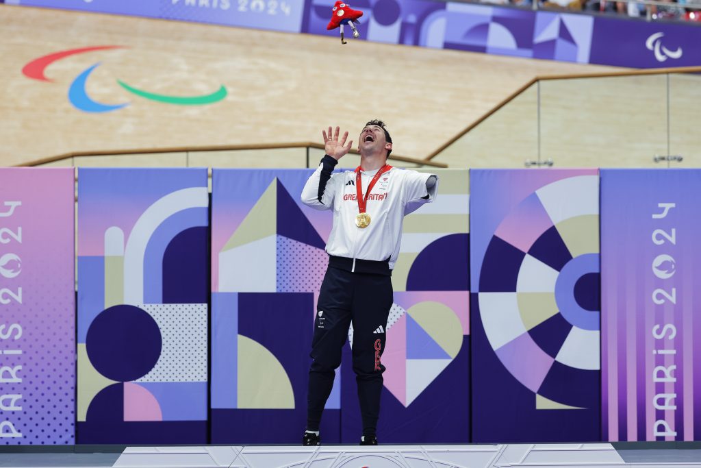 Jaco van Gass wins C3 3,000m individual pursuit gold, 2024 Paris Paralympics (Alex Whitehead/SWpix.com)