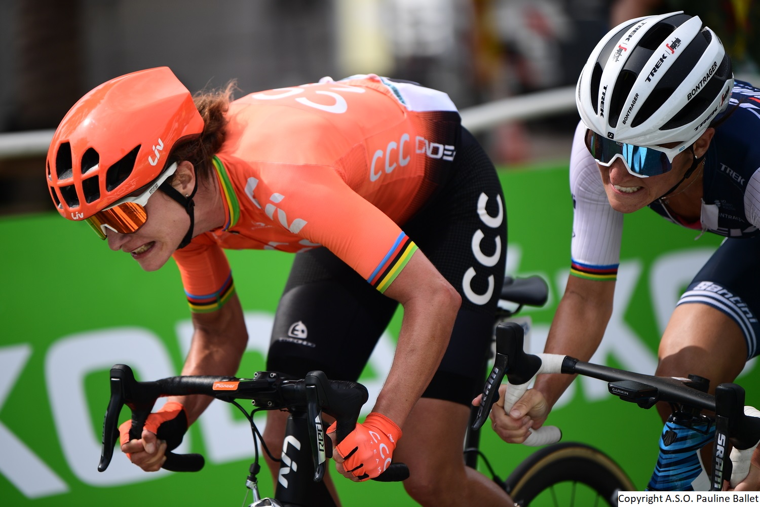Lizzie Deignan and Marianne Vos sprint at La Course 2020 Copyright A.S.O. Pauline Ballet